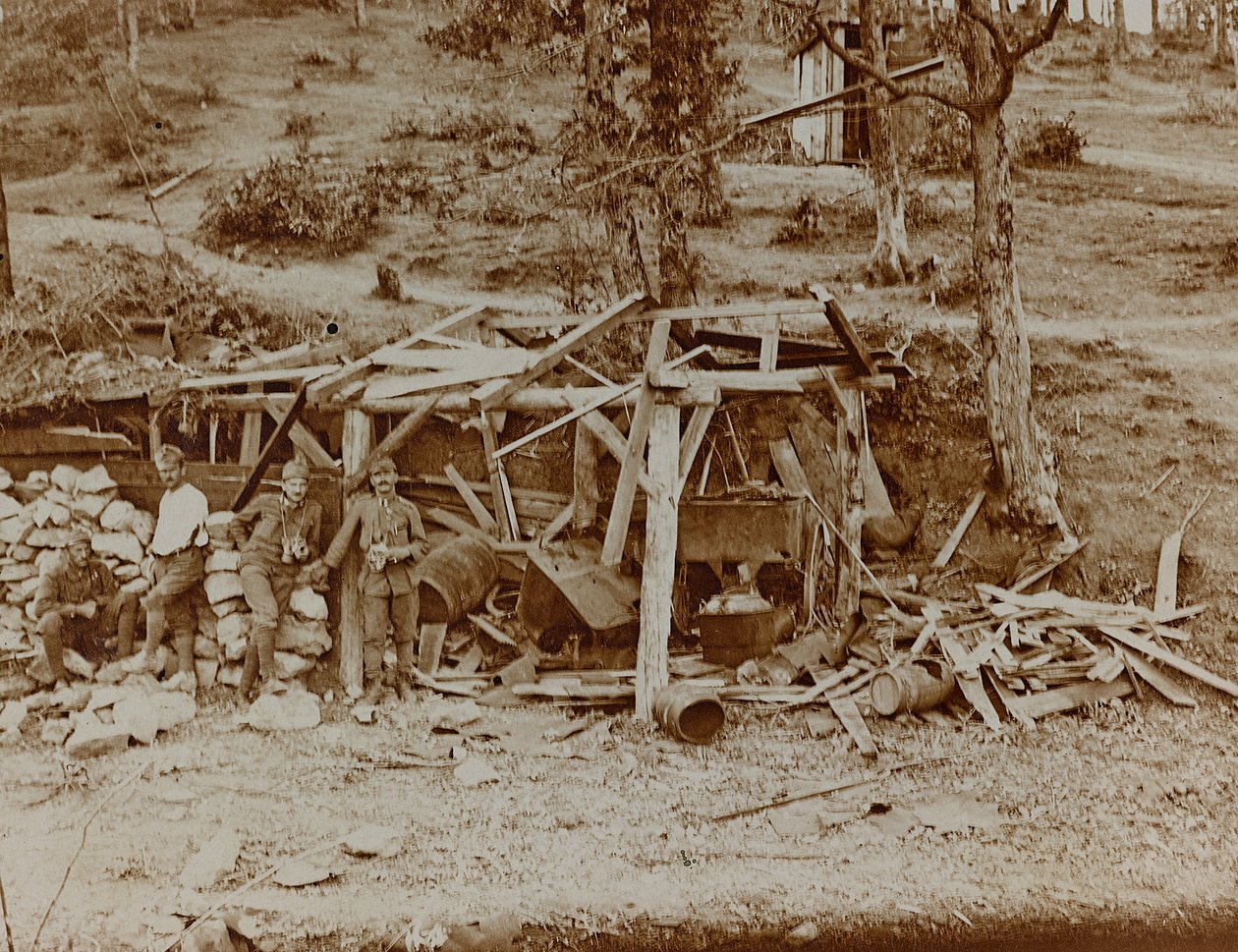 Album "Mitt världskrig - minnen av sydvästra fronten i Kärnten, Italien, Trentino-Alto Adige) 31/03/1915-12/11/ 1918 - Josef Zohles Wien ": grupp soldater (s/v bild av Josef Zohles