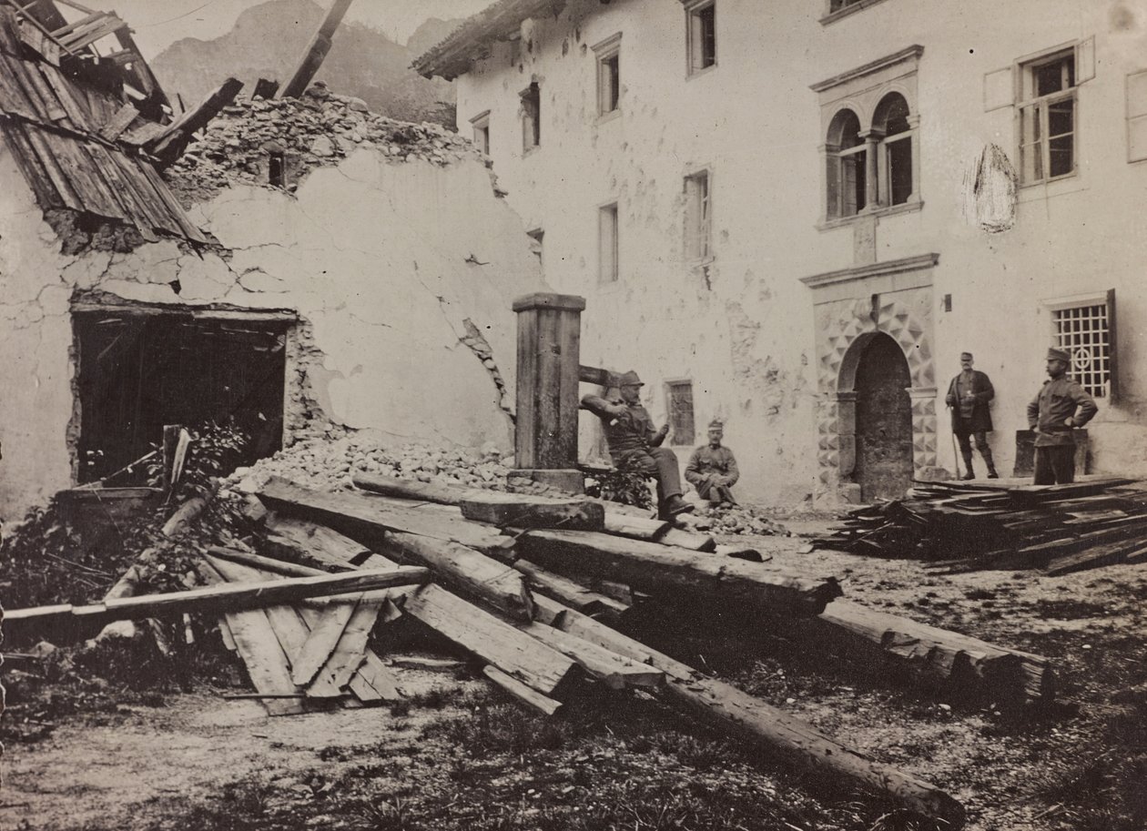 Album "Mitt världskrig - minnen av sydvästra fronten i Kärnten, Italien, Trentino-Alto Adige) 31/03/1915-12/11/1918 - Josef Zohles Wien ": soldater och spillror i Valb av Josef Zohles