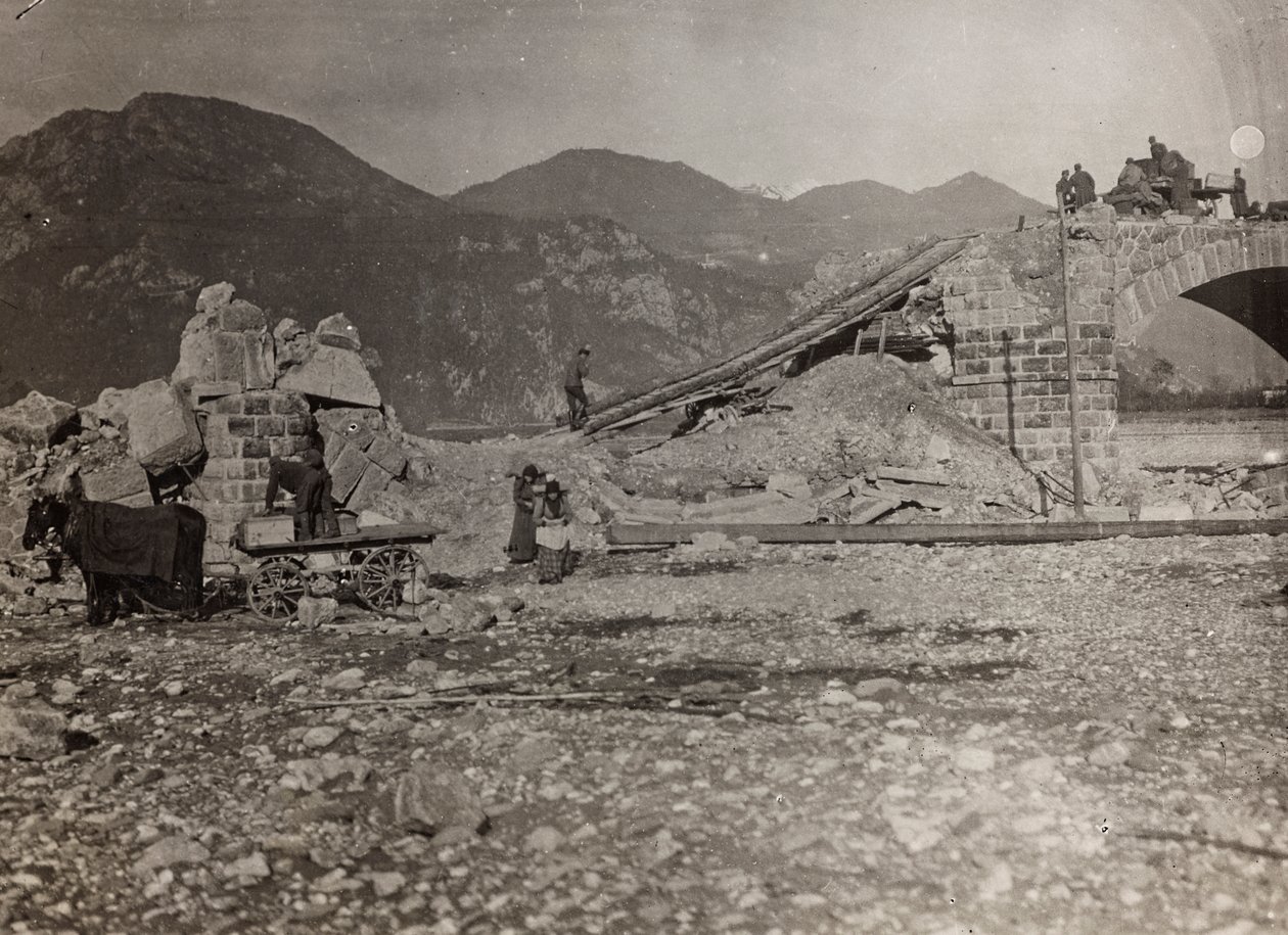 Album "Meine weltkriegs - Erinnerungen South-West Front (Kärnten, Italien, Sydtyrolen) (Mitt världskrig - minnen från sydvästra fronten i Kärnten, Italien, Trentino-Alto Adige) 31/03/1915-12/11/ 1918 - Josef Zohles Wien ": spillror av en bro över av Josef Zohles