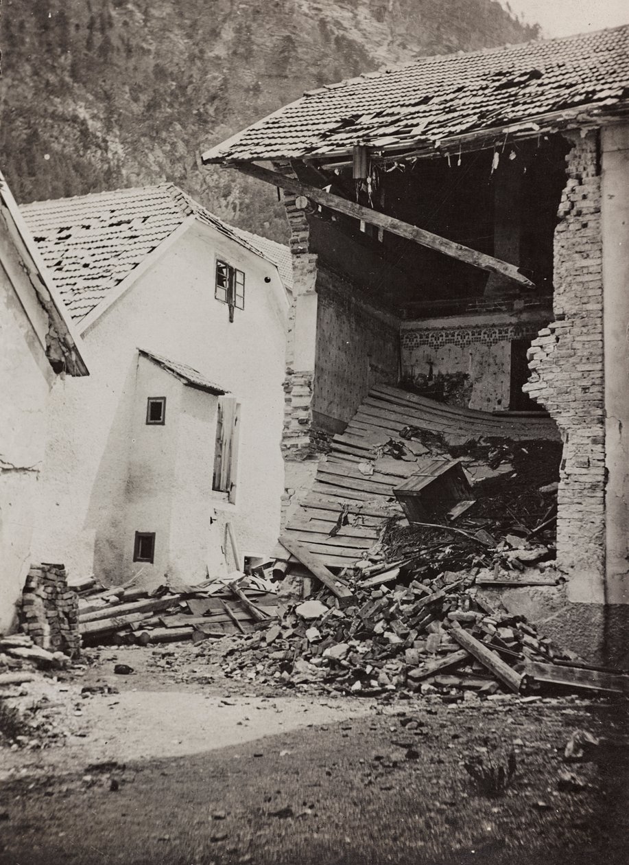 Album "Mitt världskrig - minnen från sydvästra fronten i Kärnten, Italien, Trentino-Alto Adige) 31/03/1915-12/11/ 1918 - Josef Zohles Wien ": spillror (s/v foto) av Josef Zohles