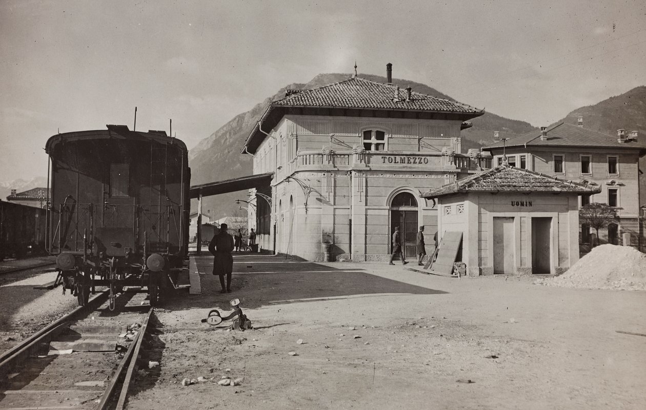 Album "Mitt världskrig - minnen av sydvästra fronten i Kärnten, Italien, Trentino-Alto Adige) 31/03/1915-12/11/ 1918 - Josef Zohles Wien ": stationen i Tolmezzo (s/v ph) av Josef Zohles