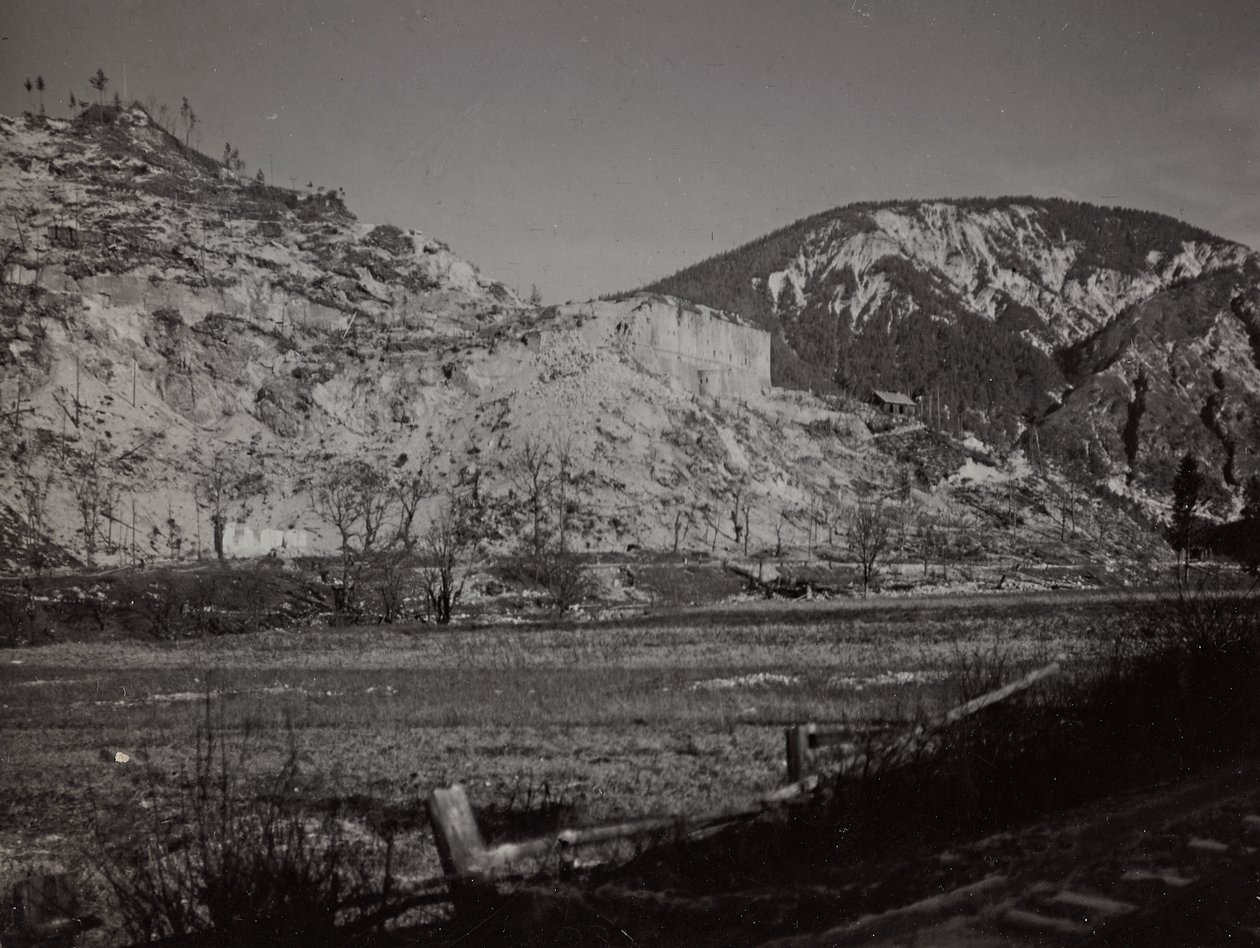 Album "Mitt världskrig - minnen av sydvästra fronten i Kärnten, Italien, Trentino-Alto Adige) 31/03/1915-12/11/1918 - Josef Zohles Wien ": Fort Hensel (s/v foto) av Josef Zohles