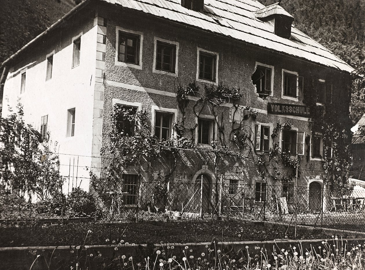 Album "Mitt världskrig - minnen av sydvästra fronten i Kärnten, Italien, Trentino-Alto Adige) 31/03/1915-12/11/ 1918 - Josef Zohles Wien ": grundskolan Malborghe av Josef Zohles