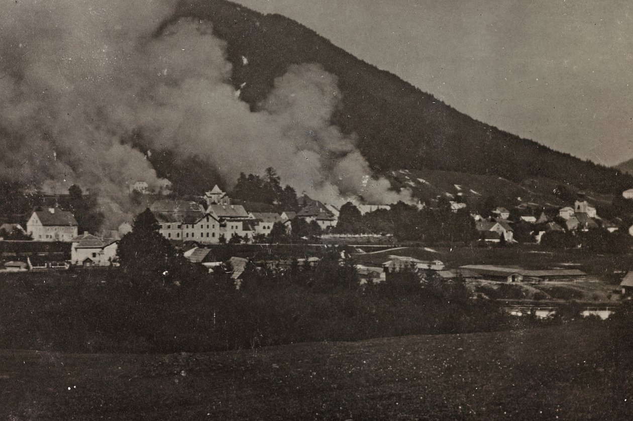 Album "Mitt världskrig - minnen av sydvästra fronten i Kärnten, Italien, Trentino-Alto Adige) 31/03/1915-12/11/ 1918 - Josef Zohles Wien ": bombningar i Tarvisio (s/v p av Josef Zohles