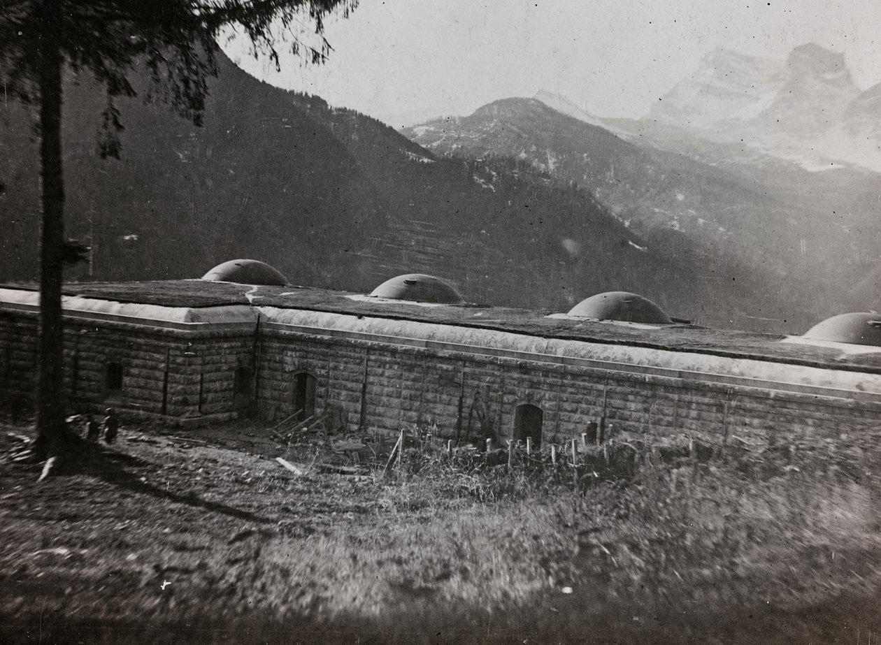 Album "Mitt världskrig - minnen av sydvästra fronten i Kärnten, Italien, Trentino-Alto Adige) 31/03/1915-12/11/1918 - Josef Zohles Wien ": en italiensk fästning (s/v pho av Josef Zohles