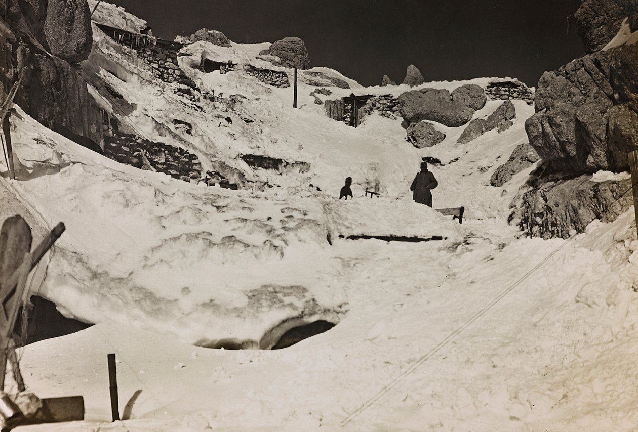 Album "Mitt världskrig - minnen från sydvästra fronten i Kärnten, Italien, Trentino-Alto Adige) 31/03/1915-12/11/ 1918 - Josef Zohles Wien ": soldater i snön (s/v p av Josef Zohles
