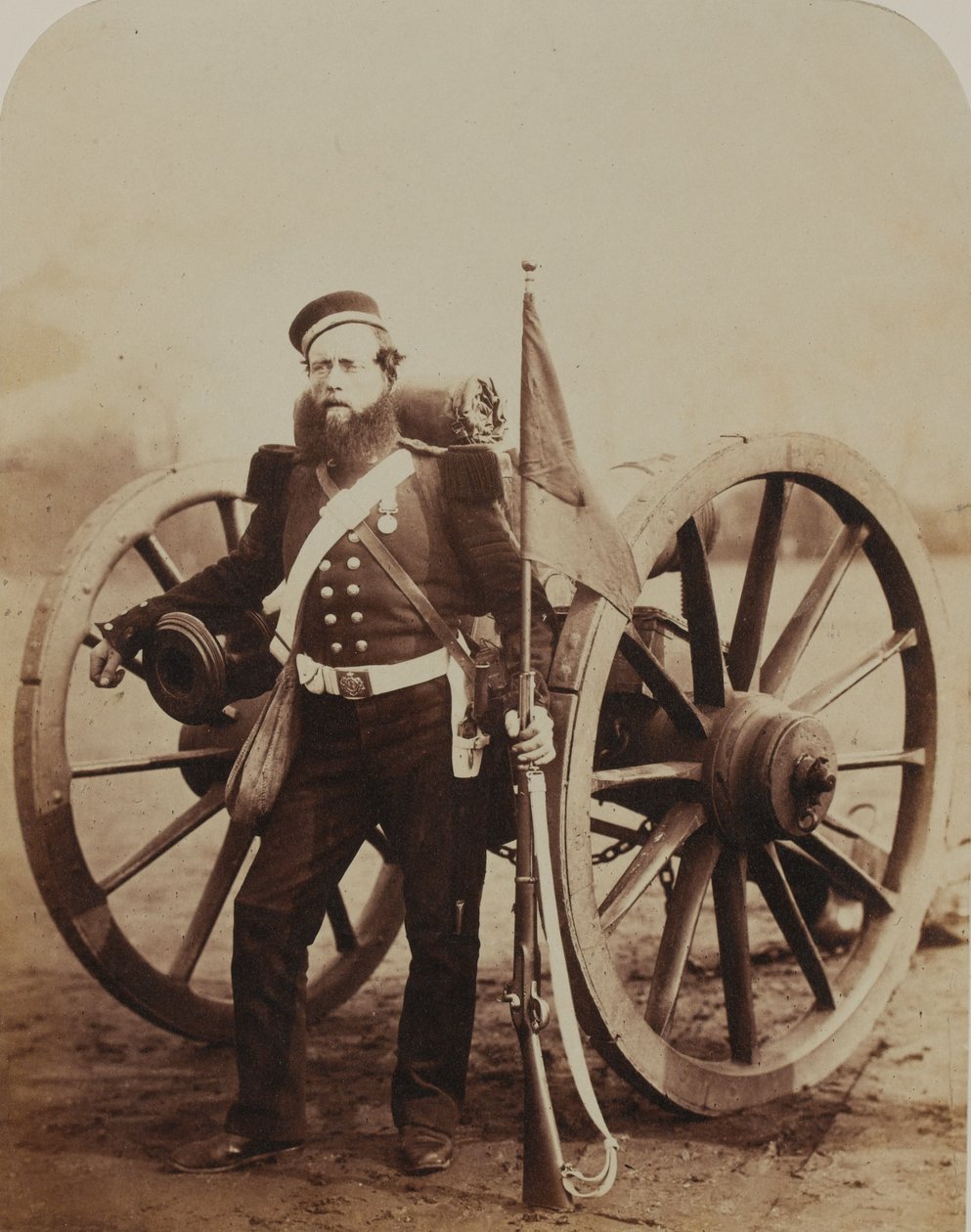 Sergeant William Russell, Royal Artillery, 1856 (sepiafoto) av Robert Howlett