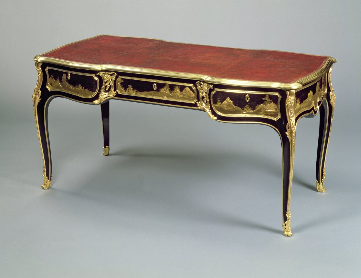 Louis XV Bureau Plat, c.1775 (lackerat, eboniserat trä) av Joseph Baumhauer