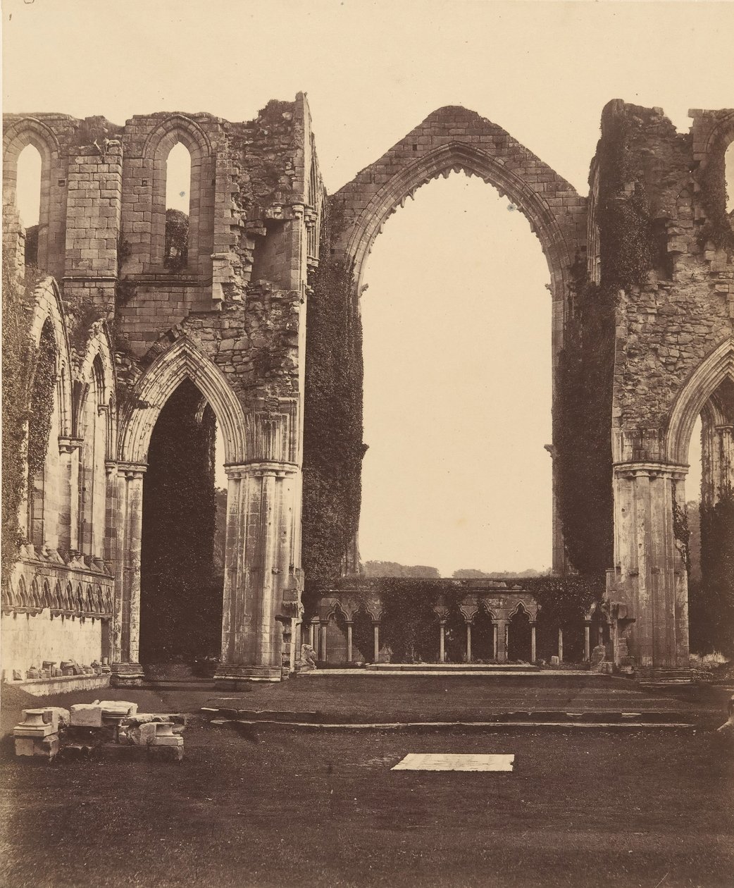 Fountains Abbey. De nio alters kapell, interiör, 1850-talet. av Joseph Cundall