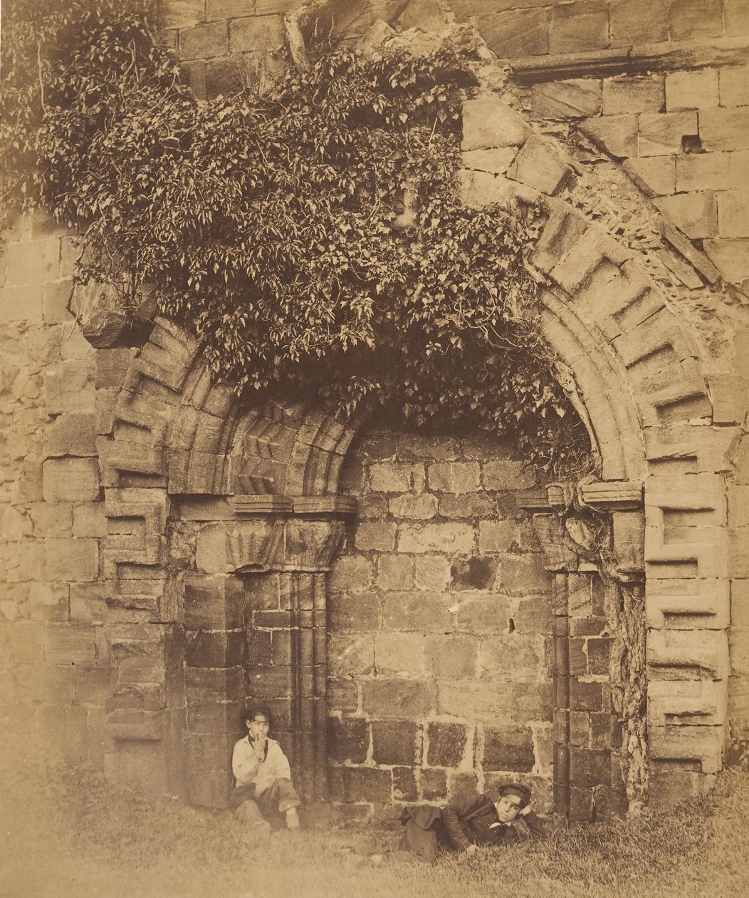 Kirkstall Abbey. Dörröppning på norra sidan, 1850-tal. av Joseph Cundall