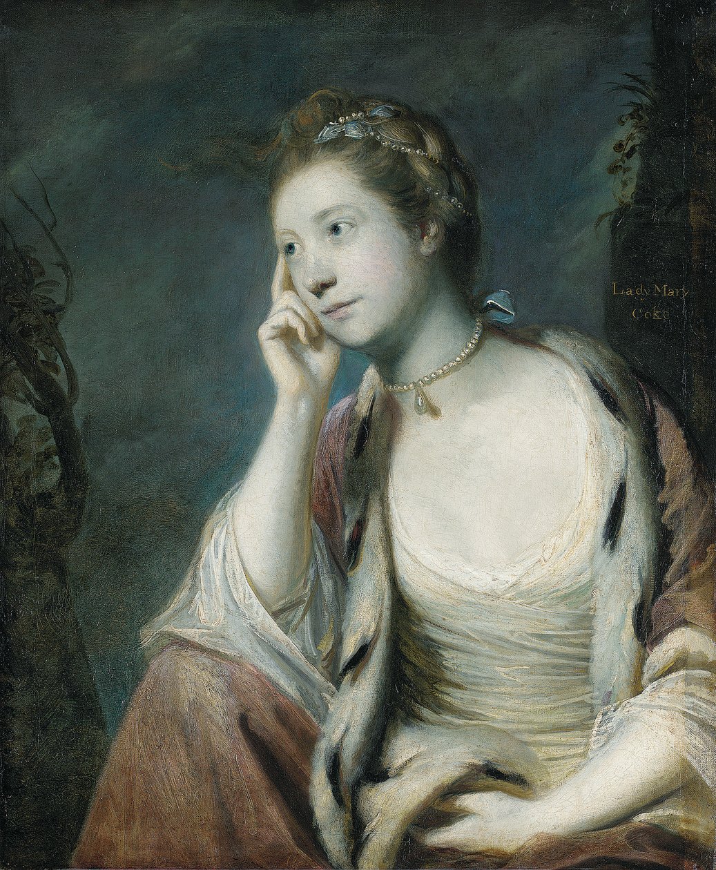 Porträtt av Lady Mary Coke, halvlängd, i en hermelin-trimmad röd kappa av Joshua Reynolds