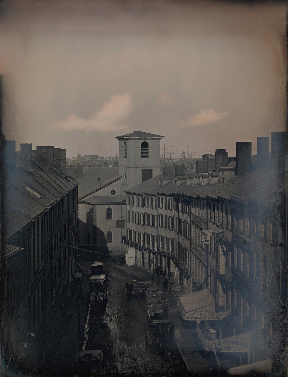 Se Down Brattle Street från Southworth & Hawes Studio på 5 12 Tremont Row, Boston, 1855. Skapare: Josiah Johnson Hawes, Albert Sands Southworth. av Josiah Johnson Hawes, Albert Sands Southworth