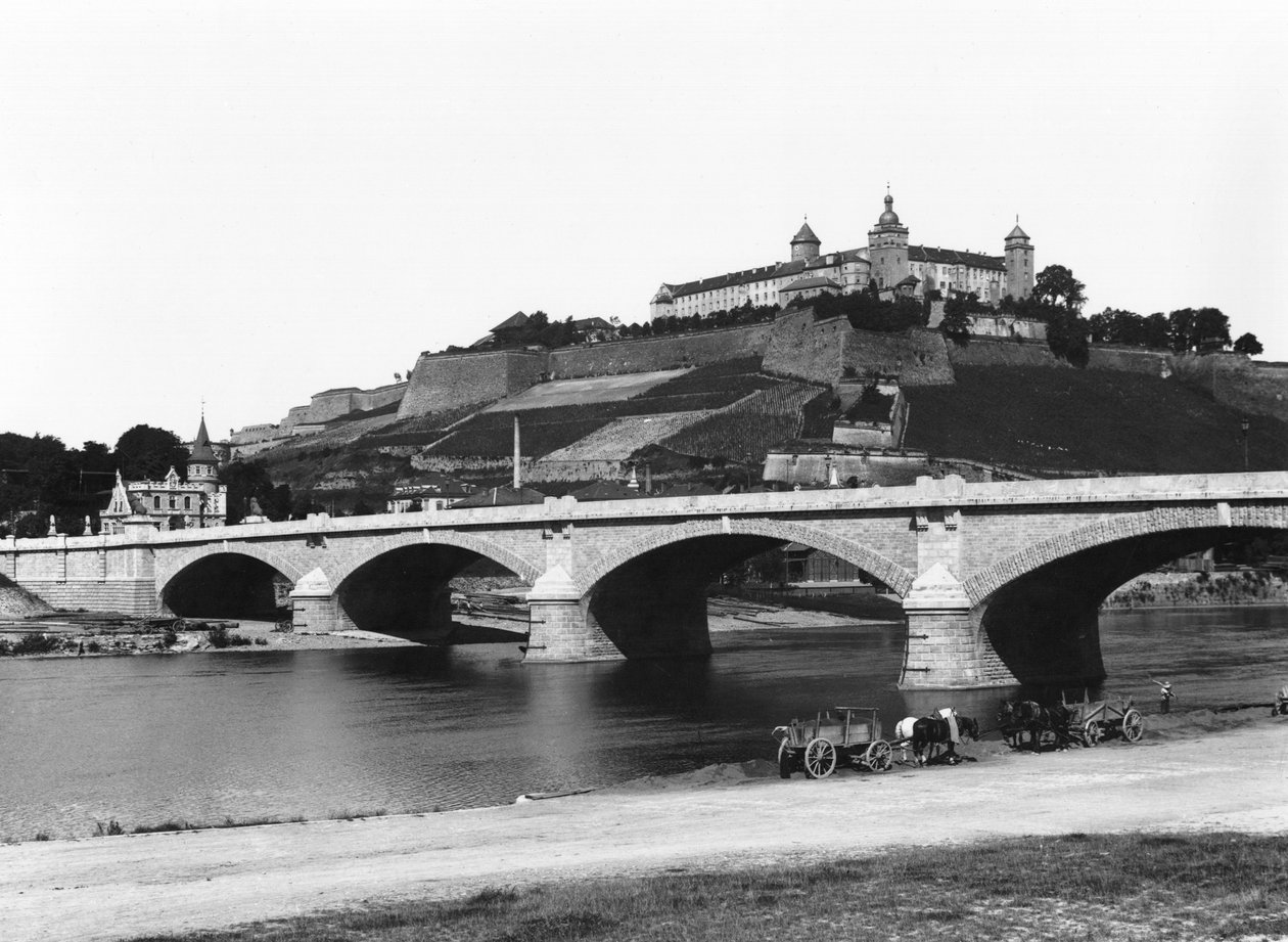 Marienberg fästning sett från Ludwigs Bridge, Würzburg, c.1910 av Jousset