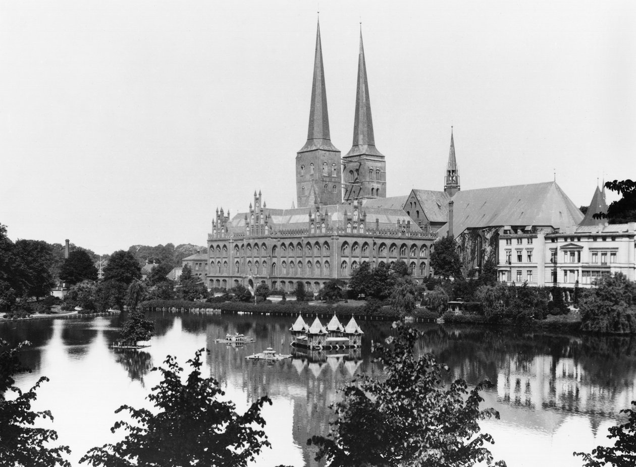 Vy över museet med Marienkirche i bakgrunden, Lubeck, ca 1910 av Jousset