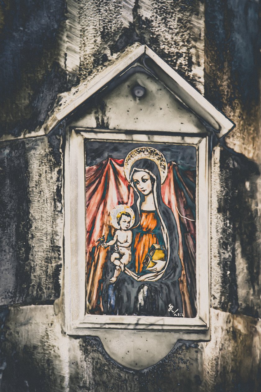 Mor och barn, från serien Mary and Jesus in Savonna, 2015 (fotografi) av Joy Lions