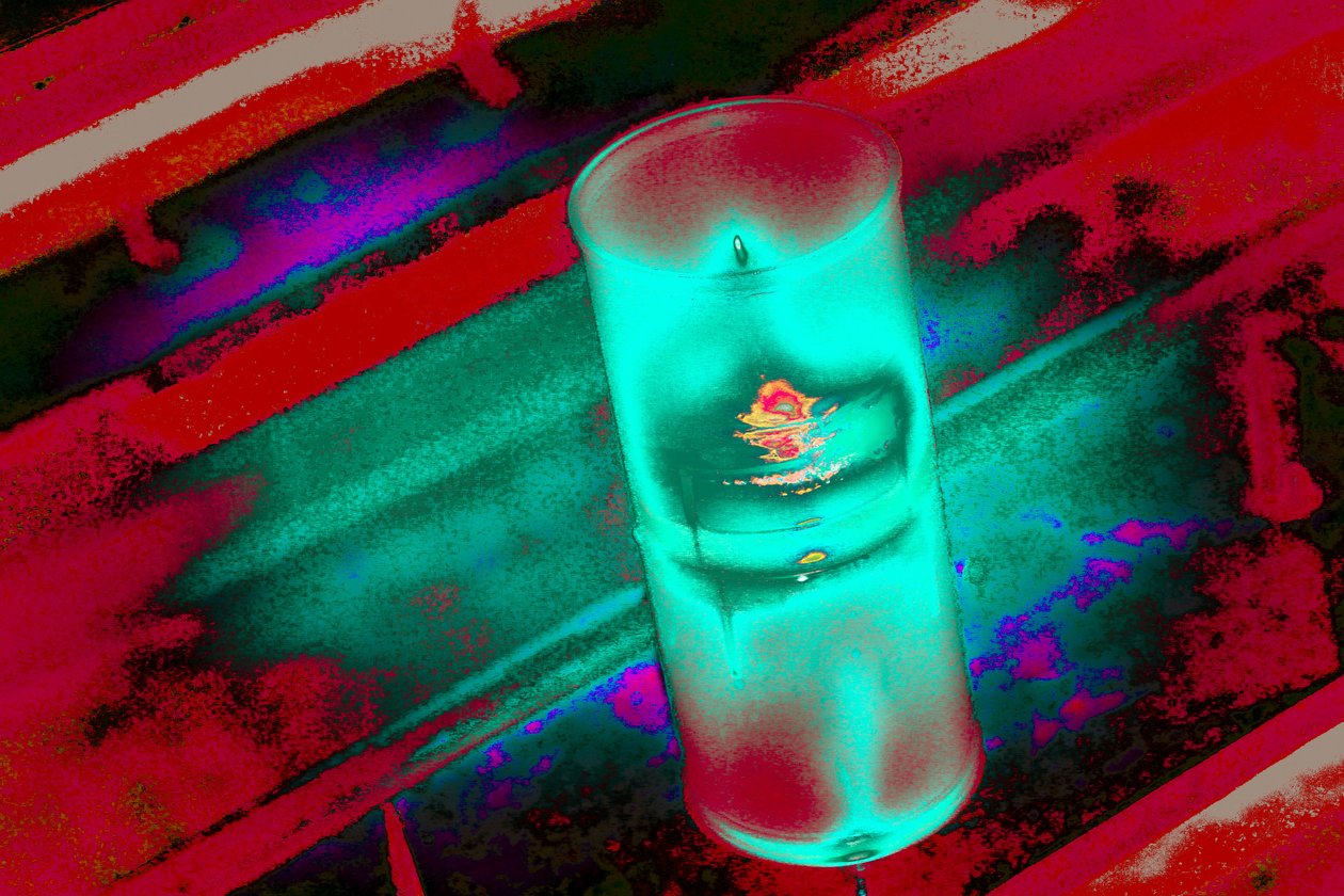 Prayer Candle, från serien Votive Candles, 2015 (fotografi) av Joy Lions