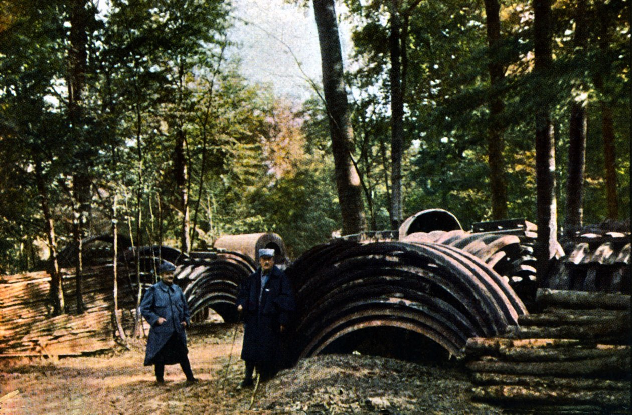 Ett franskt förvaringsområde i skogen nära Verdun, september 1916 (autokrom) av Jules Gervais Courtellemont