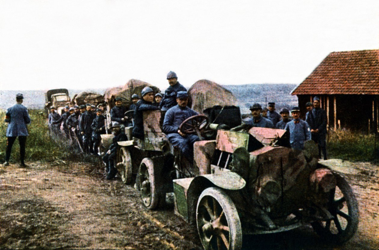 Franska soldater och fordon från det mobila luftförsvaret under slaget vid Verdun, september 1916 (autokrom) av Jules Gervais Courtellemont