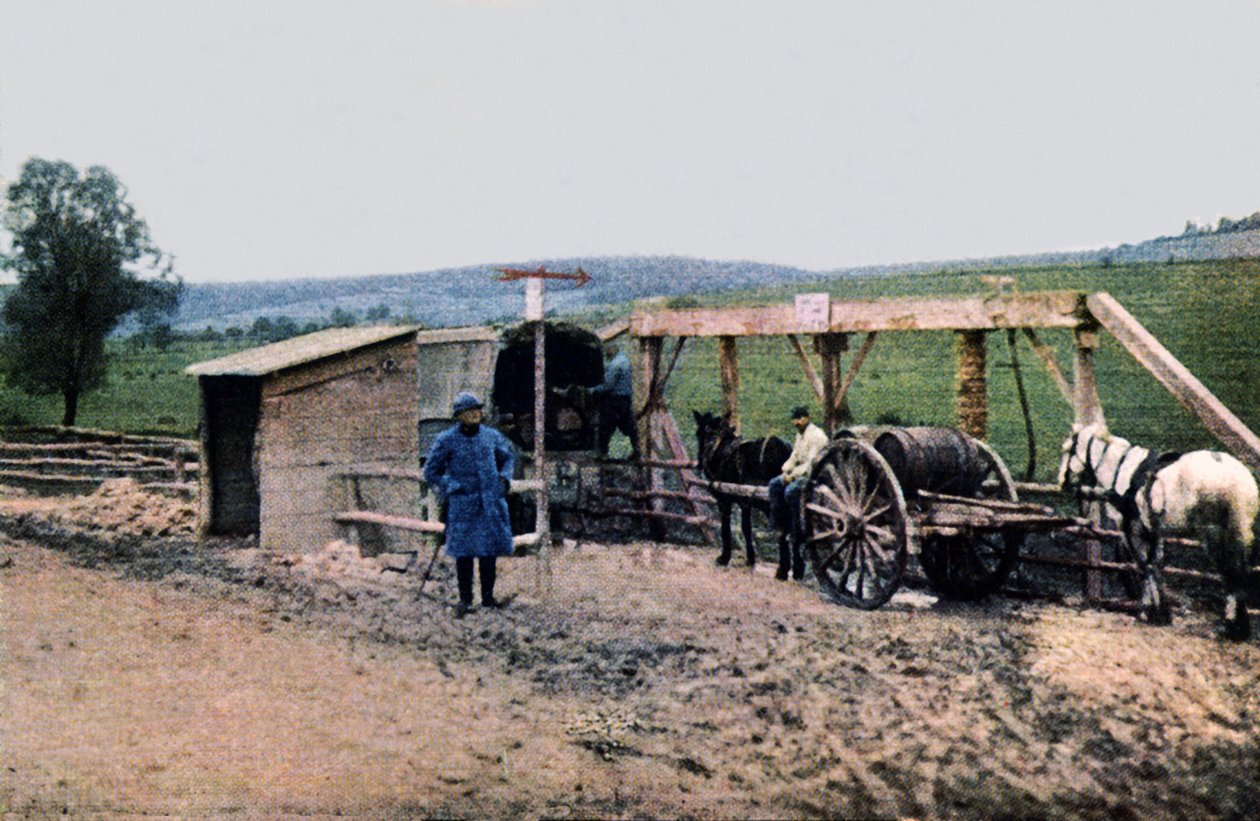 En fransk vattenförsörjningsstation, Verdun, 1916 (autokrom) av Jules Gervais Courtellemont