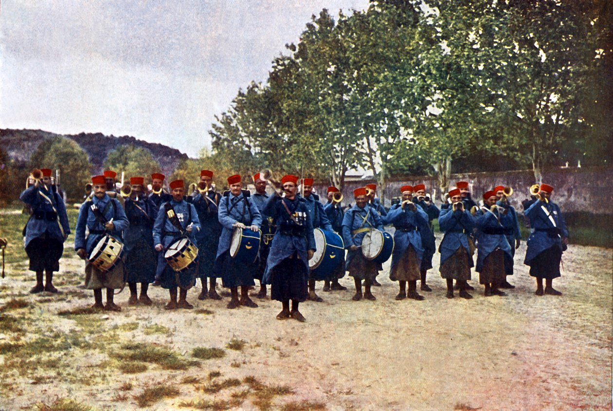 Ett militärband från Algeriet under slaget vid Marne öster om Paris, september 1914 (autokrom) av Jules Gervais Courtellemont