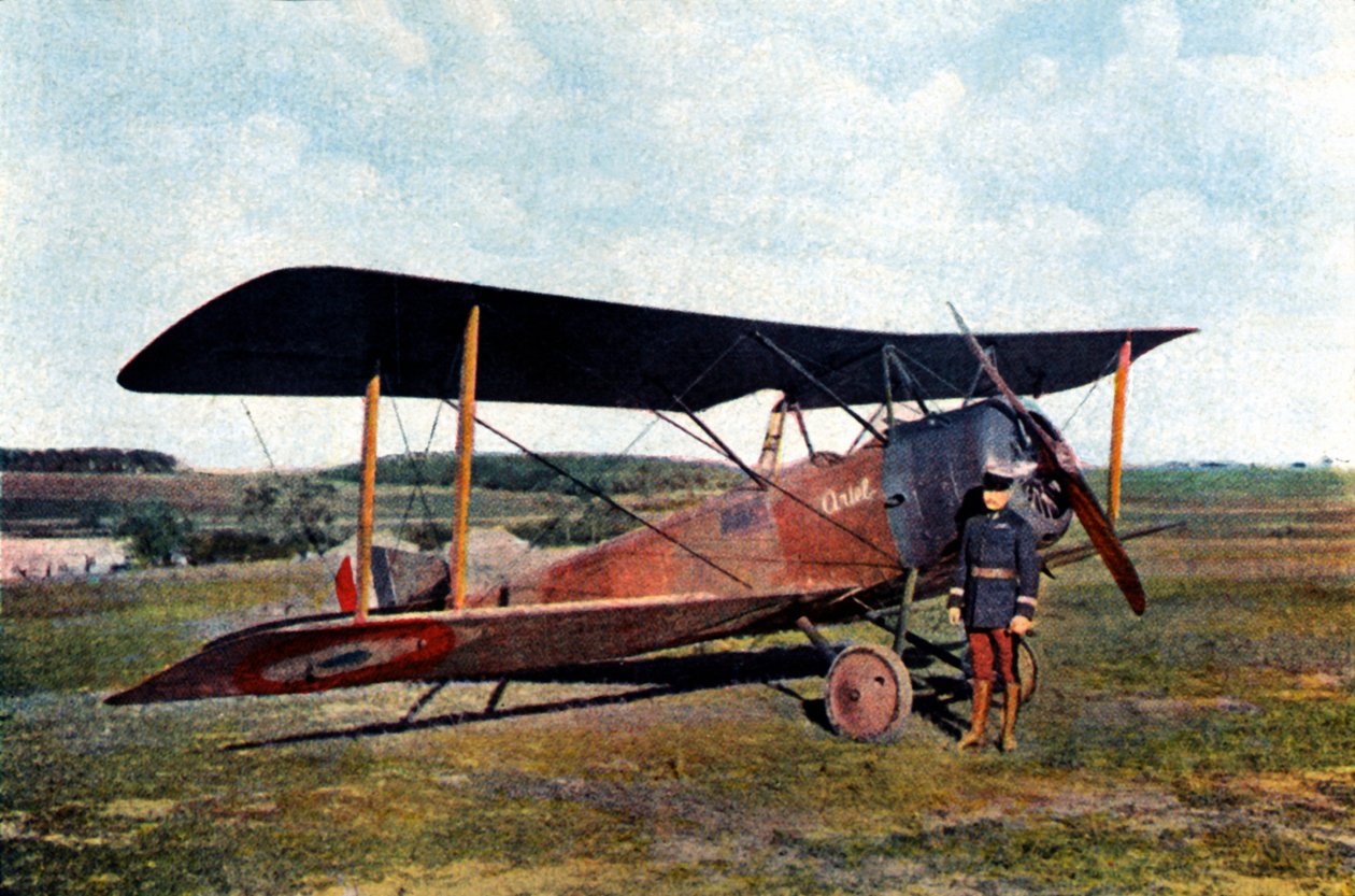 Kapten Robert de Beauchamp vid sidan av sitt brittiska Sopwith-flygplan efter att ha återvänt från en bombattack mot Essen, strax före sin död vid Verdun, september 1916 (autokrom). av Jules Gervais Courtellemont