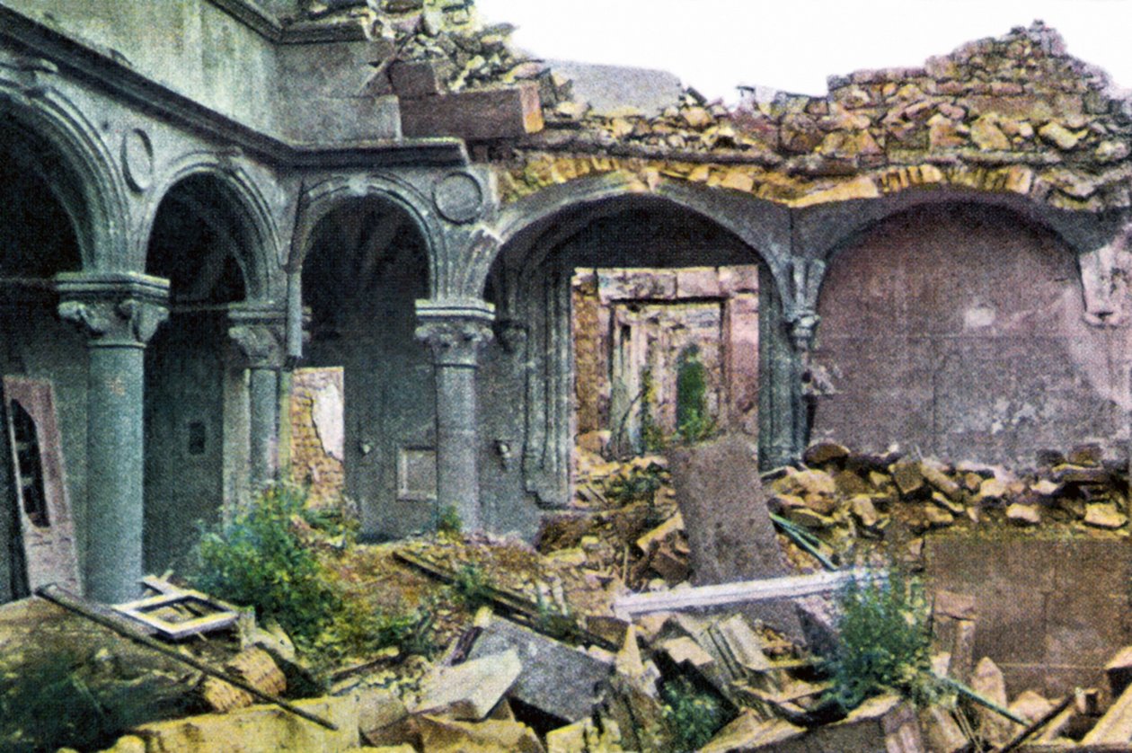 Den hårt skadade Princerie, Verdun, september 1916 (autokrom) av Jules Gervais Courtellemont