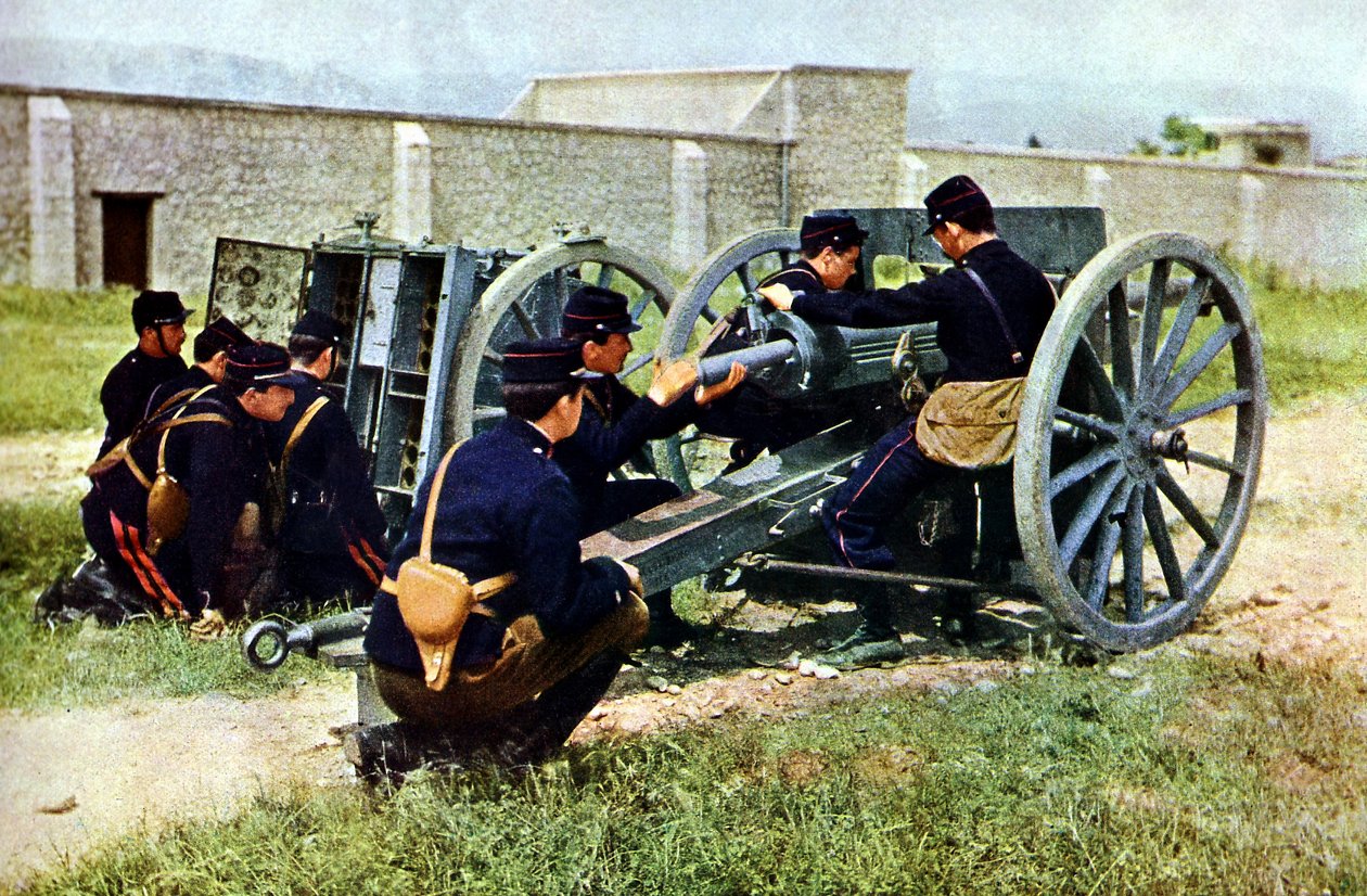 Franska soldater med ett mortel i aktion under slaget vid Marne öster om Paris, september 1914 (autokrom) av Jules Gervais Courtellemont