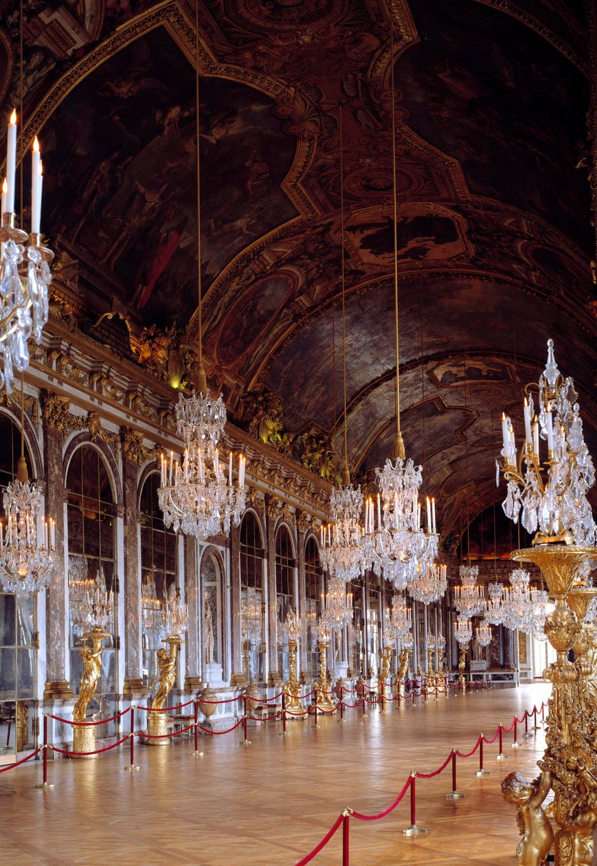 Utsikt över Galerie des Glaces i Versailles restaurerades, den byggdes 1678 av Jules-Hardouin Mansart. Chateau de Versailles. av Jules Hardouin Mansart