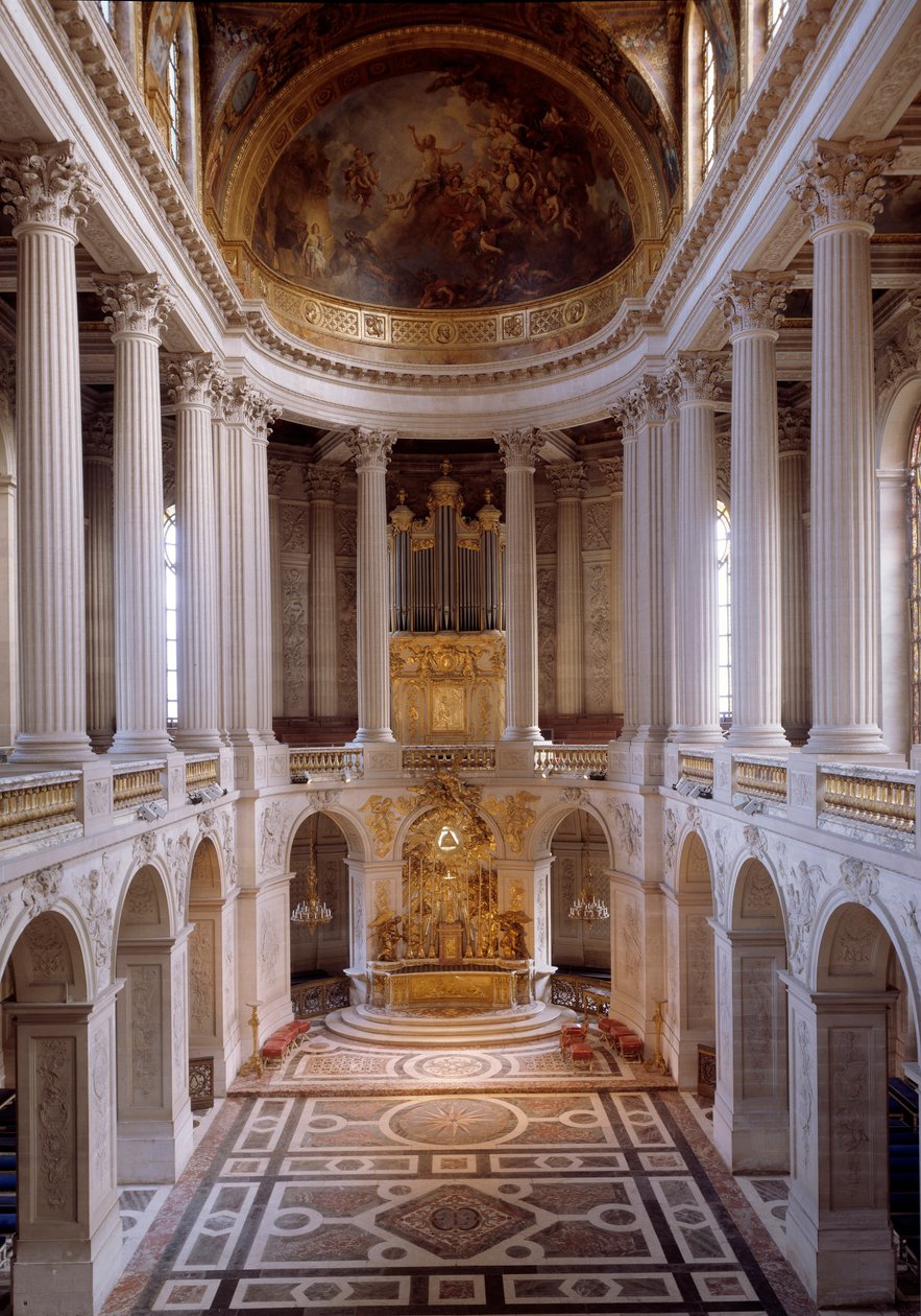 Utsikt över det kungliga kapellet gjort av Hardouin-Mansart 1709 och invigt av kardinal Noailles 1710. Versailles slott av Jules Hardouin Mansart