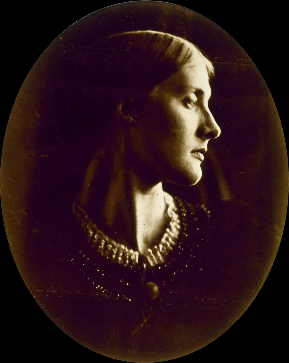 Mrs Herbert Duckworth (1846-1895), född Julia Prinsep Jackson, senare Mrs Julia Stephen, mor till ... av Julia Margaret Cameron