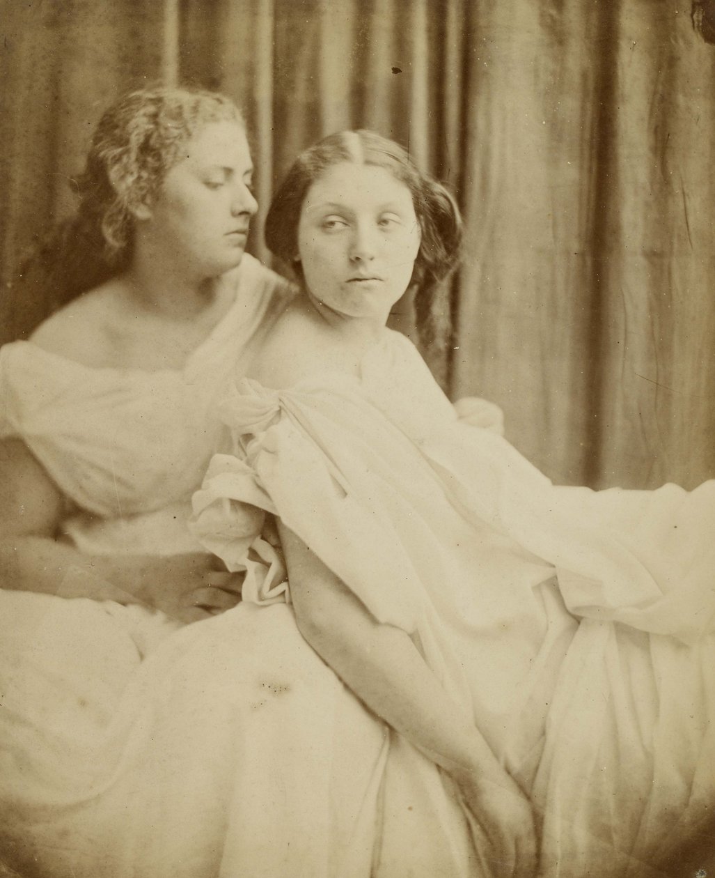 Teachings from the Elgin Marbles, 1867 (tunt fotografiskt papper lagt på kortbaksida) av Julia Margaret Cameron