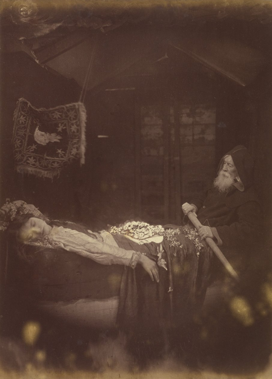 Elaine ”och de döda” drevs av de stumma uppströms med floden. av Julia Margaret Cameron