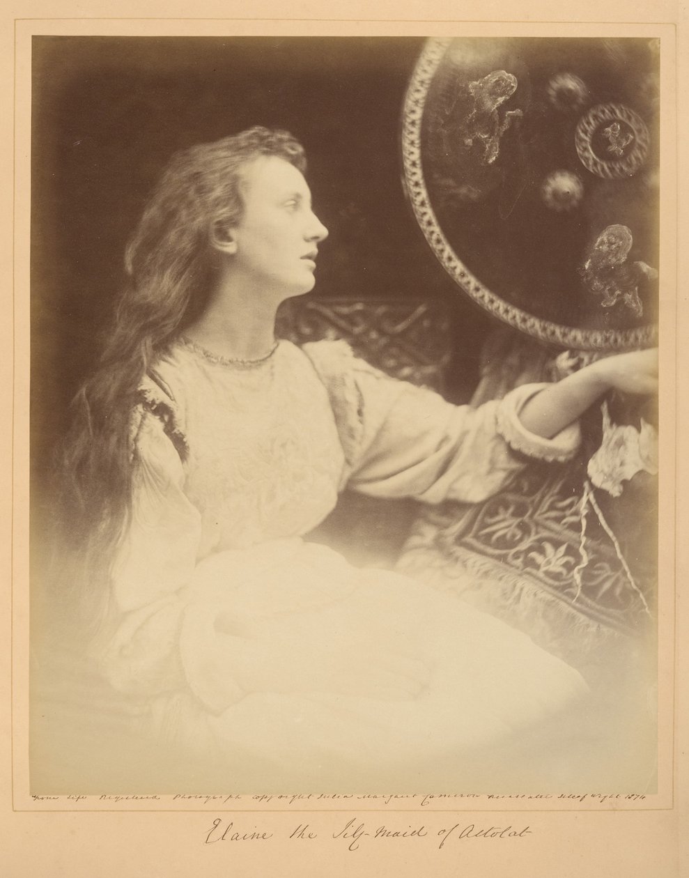 Elaine, liljan – Jungfrun från Astolat av Julia Margaret Cameron