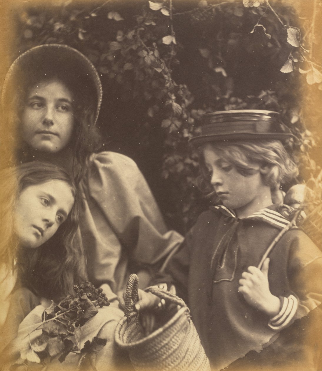 Elizabeth Keown, Kate Keown och Freddy Gould, ca. 1866-1868. av Julia Margaret Cameron