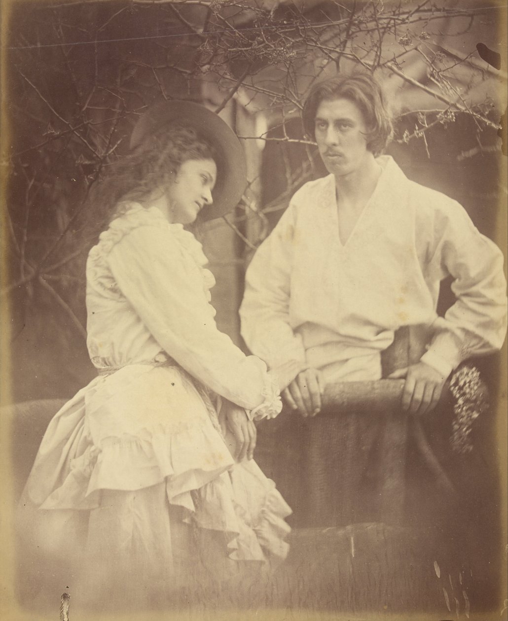 "Han tänkte på den skarpa blick mamma gav honom igår"/"De kallar mig grym, jag bryr mig inte om vad de säger" av Julia Margaret Cameron