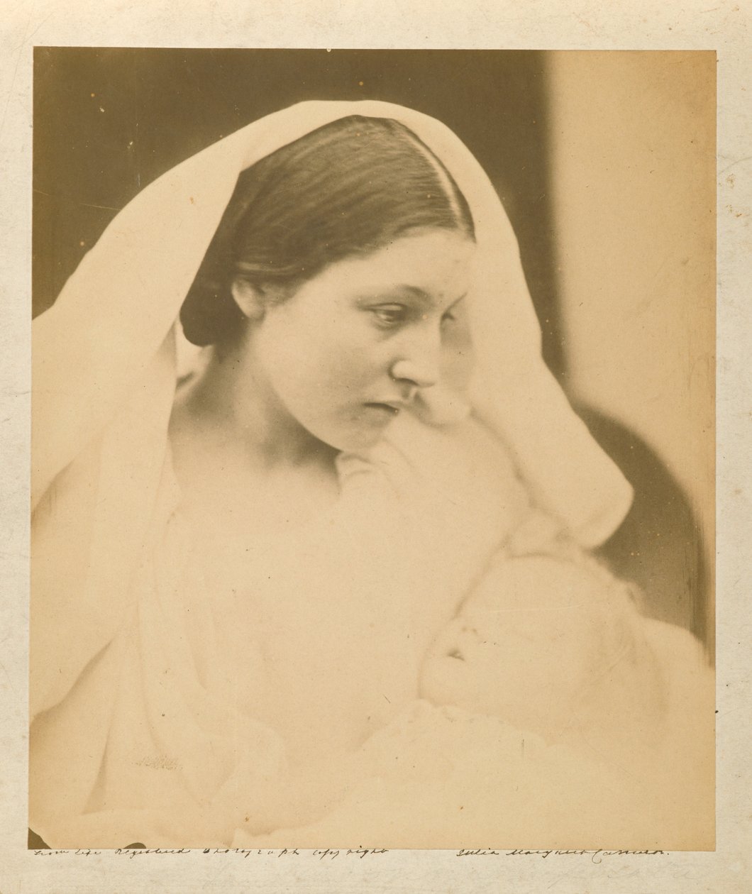 La Madonna Riposata Resting in Hope, 1864 (albumin silverfoto) av Julia Margaret Cameron