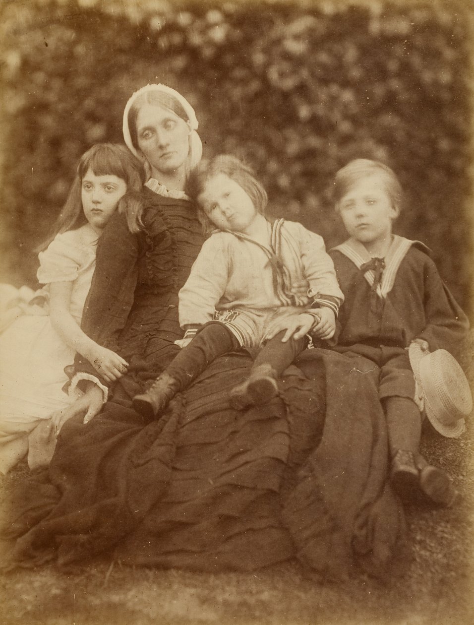 Mrs Herbert Duckworth med Florence Fisher, George Duckworth och Herbert Fisher av Julia Margaret Cameron