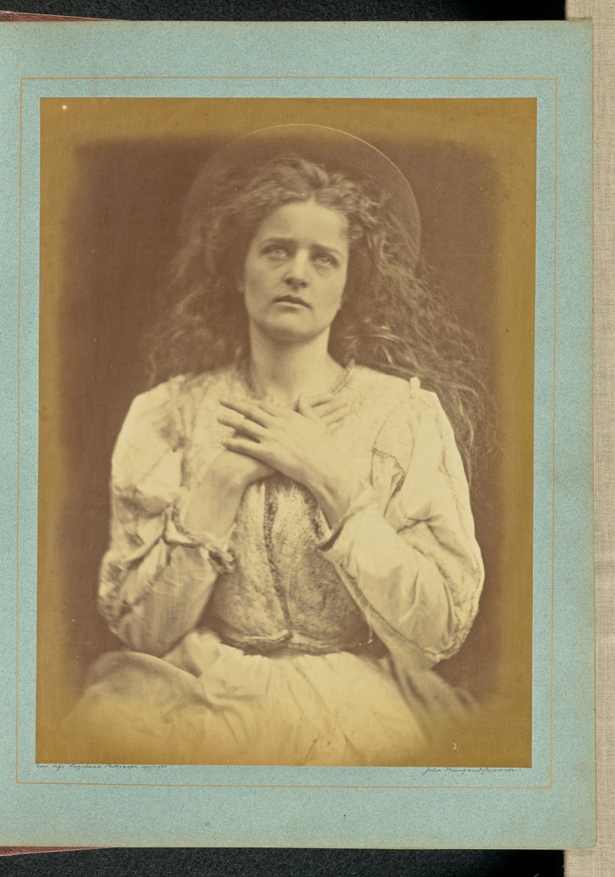 "Så nu tror jag att det är nära - jag litar på att det är - jag vet" / "Den välsignade musan gick den vägen min själ måste gå" av Julia Margaret Cameron