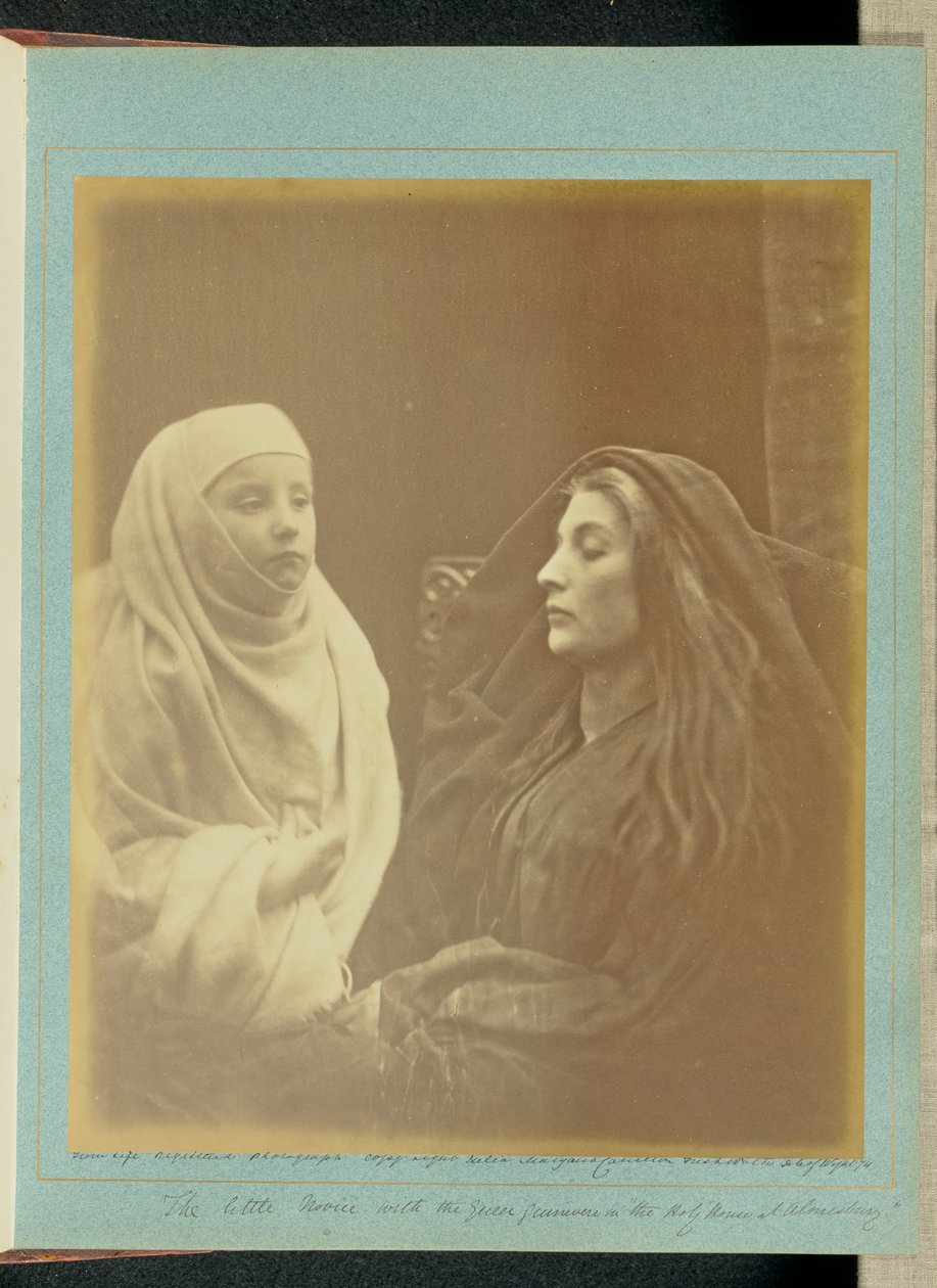 Den lilla novisen med drottning Guinevere i "det heliga huset i Almesbury" av Julia Margaret Cameron