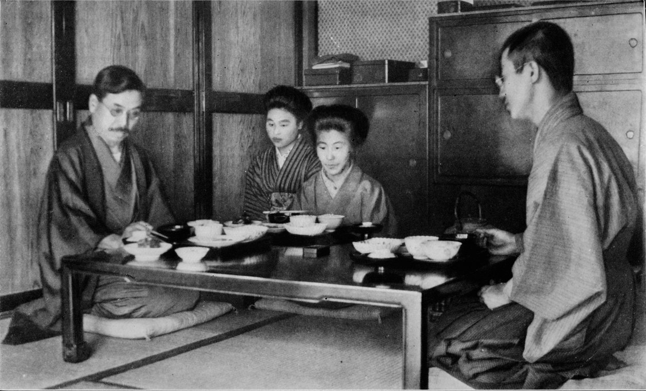 Japansk familjelunch, c1900, 1921 av Julian Leonard Street