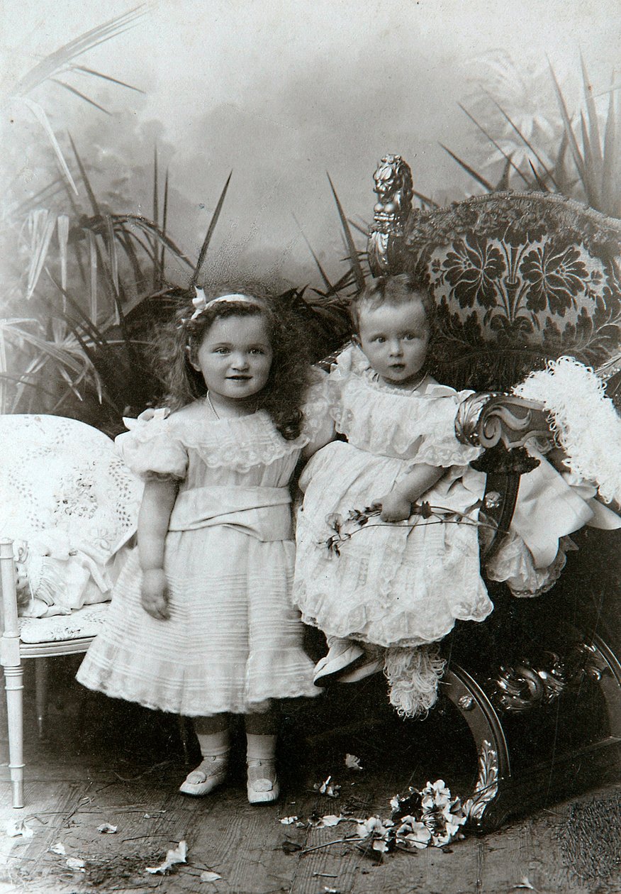 Storhertiginnorna Olga Nikolaevna och Tatiana Nikolajevna av Ryssland, sent 1800-tal av K. von Hahn