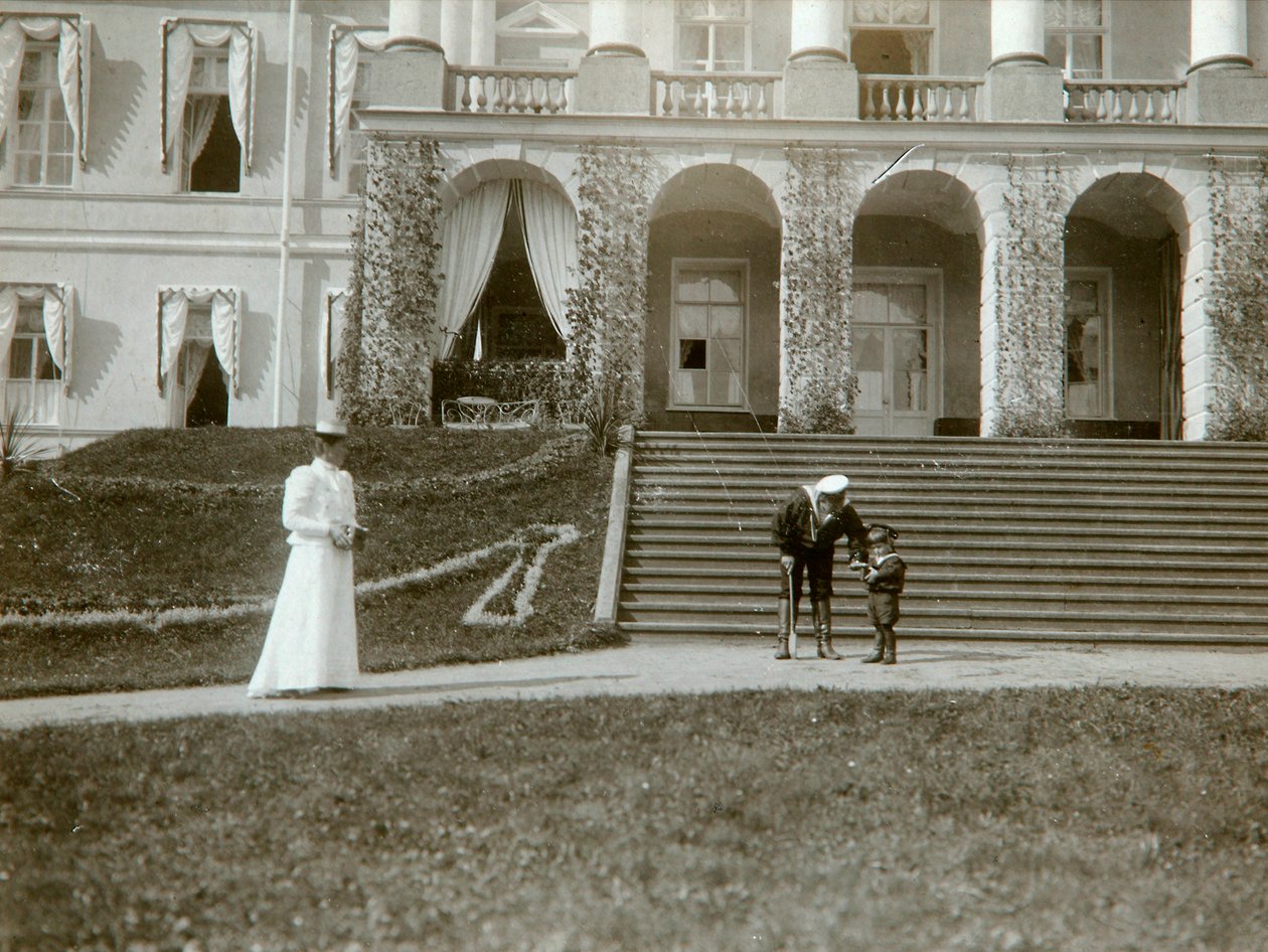 Tsarina Alexandra Fyodorovna med Tsarevich Alexei av Ryssland, c1907-c1910. av K. von Hahn