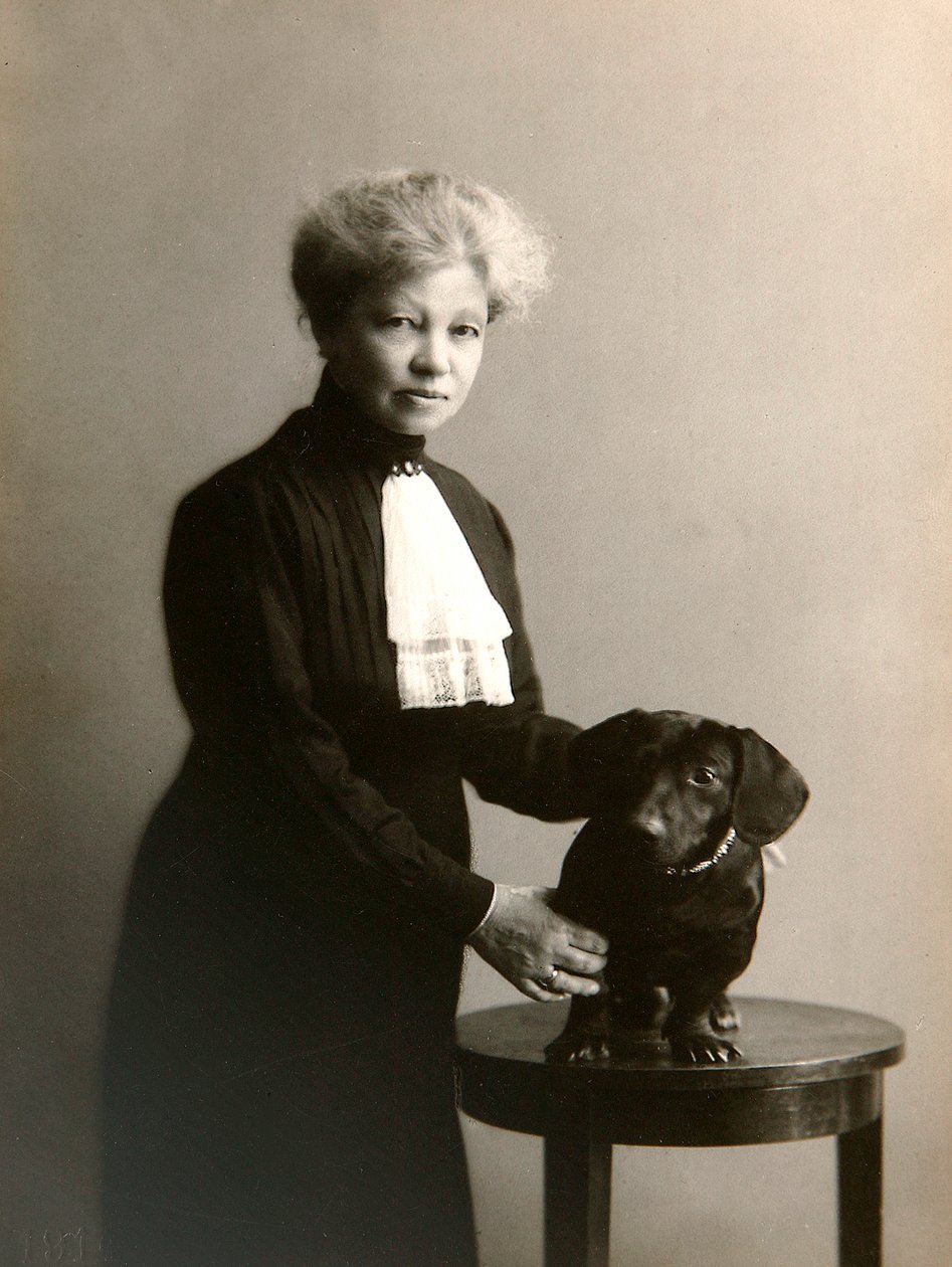 Alexandra Beketova-Blok, rysk författare och översättare, med sin hund, tidigt 1800-tal av Karl August Fischer
