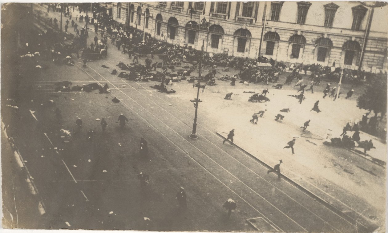 Regeringstrupper skjuter mot demonstranter, 4 juli 1917, 1917 av Karl Karlovich Bulla