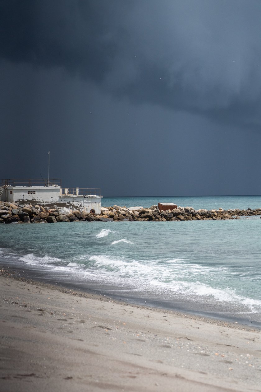 Bunker Beach II, 2021 (foto) av Katha Wood