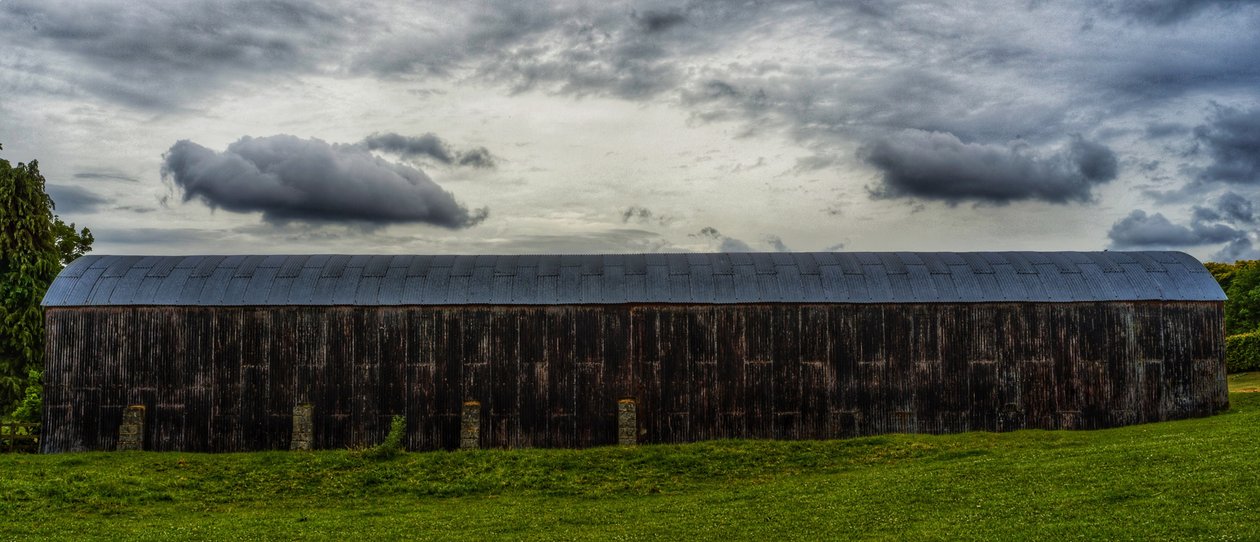 Long Old Barn II, 2020 (foto) av Katha Wood