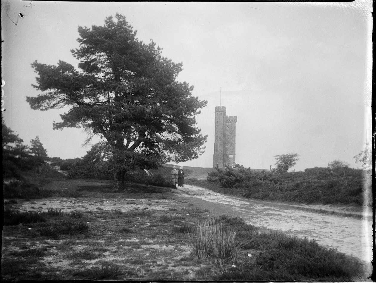 Leith Hill Tower, Leith Hill, Wotton, Mole Valley, Surrey, 25/05/1912 (s/v foto) av Katherine Jean Macfee