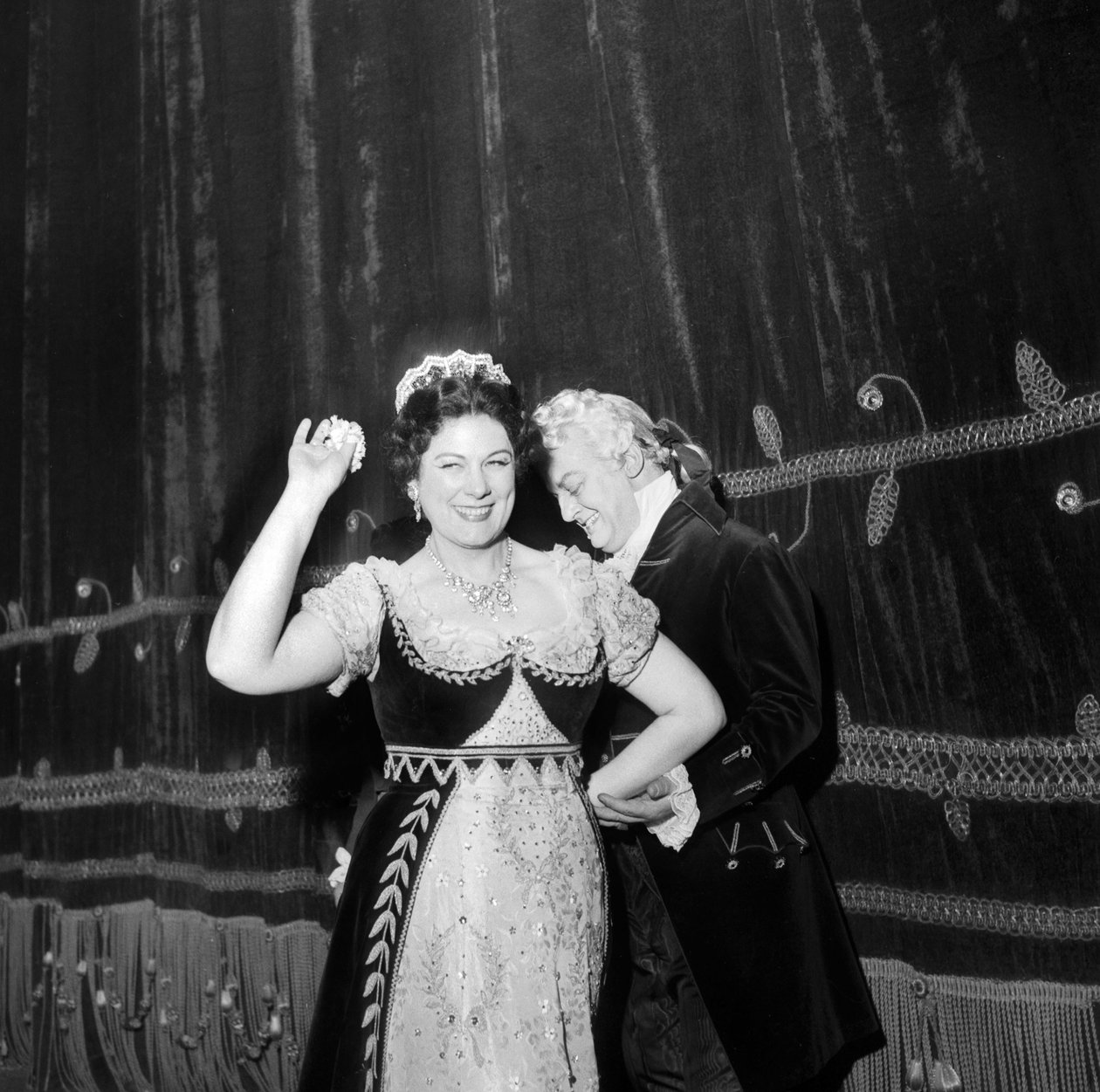 Renata Tebaldi och Tito Gobbi på La Scala, Milano av Alec Hunter