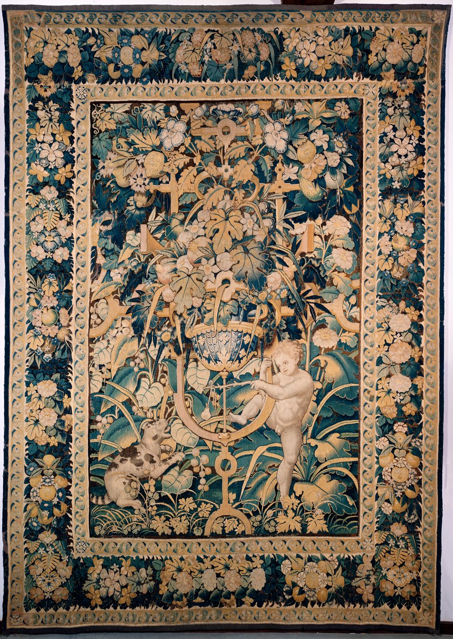 Gobeläng. Enghien. Pojke vänd mot ett vilt djur (Bambin taquinant un jeune fauve, De knaap met het jonge wild dier). 363 cm x 259 cm. En pojke eller putto som retar ett vilt djur, kanske en leopard, med ett päron fixerat på en pinne. av Alec Hunter