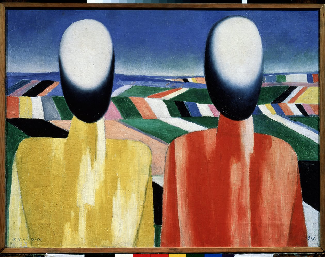 Bönder (Bönder). Två ansiktslösa huvuden framför ett landskap av odlade fält. Målning av Kasimir Severinovich Malevitch (Malevich, Malevic) (1878-1935), olja på duk, omkring 1930. Rysk konst, avantgarde, 1900-tal, suprematism. Ryska statens musa av Kazimir Severinovich Malevich